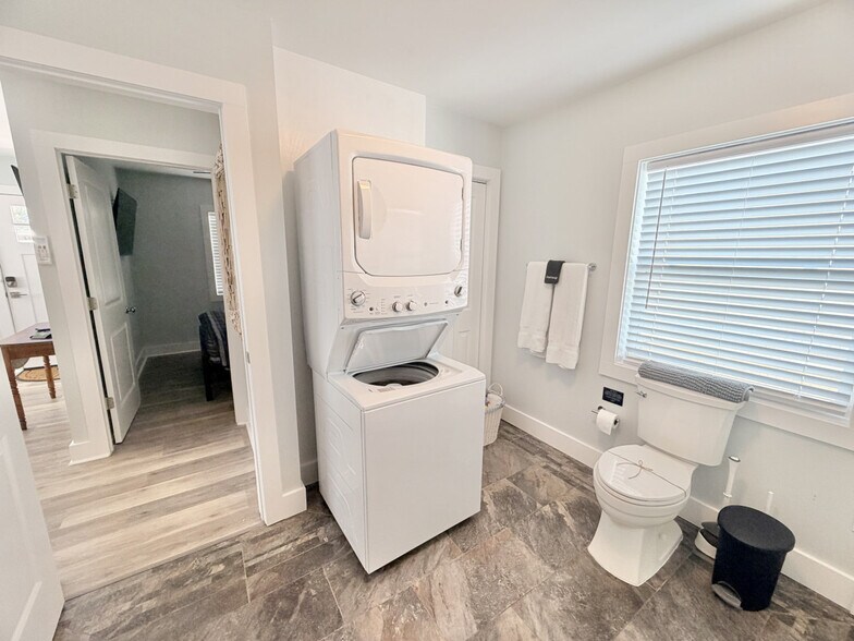 Building Photo - 216 La Paloma Pl