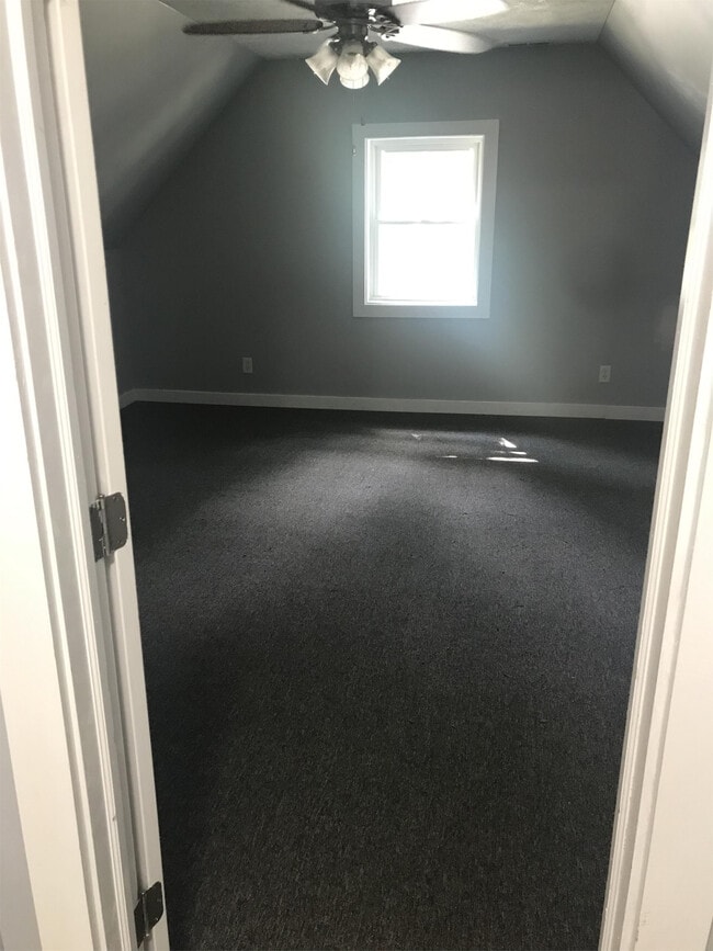 Building Photo - 1122 S 9th St