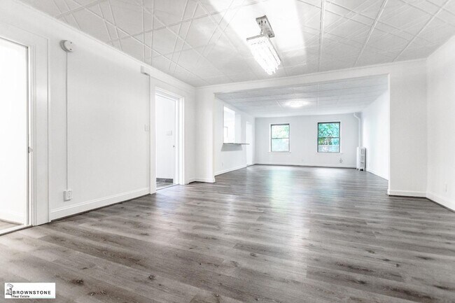 Building Photo - 81 1st Pl