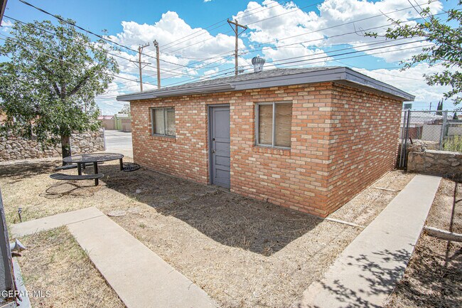 Building Photo - 3530 Hamilton Ave