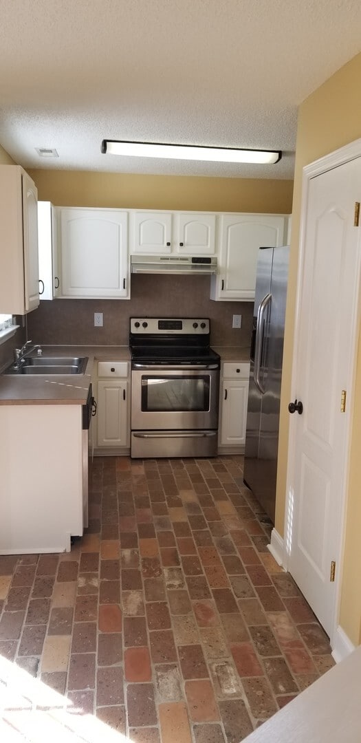 Building Photo - Beautiful Home Near Downtown Matthews