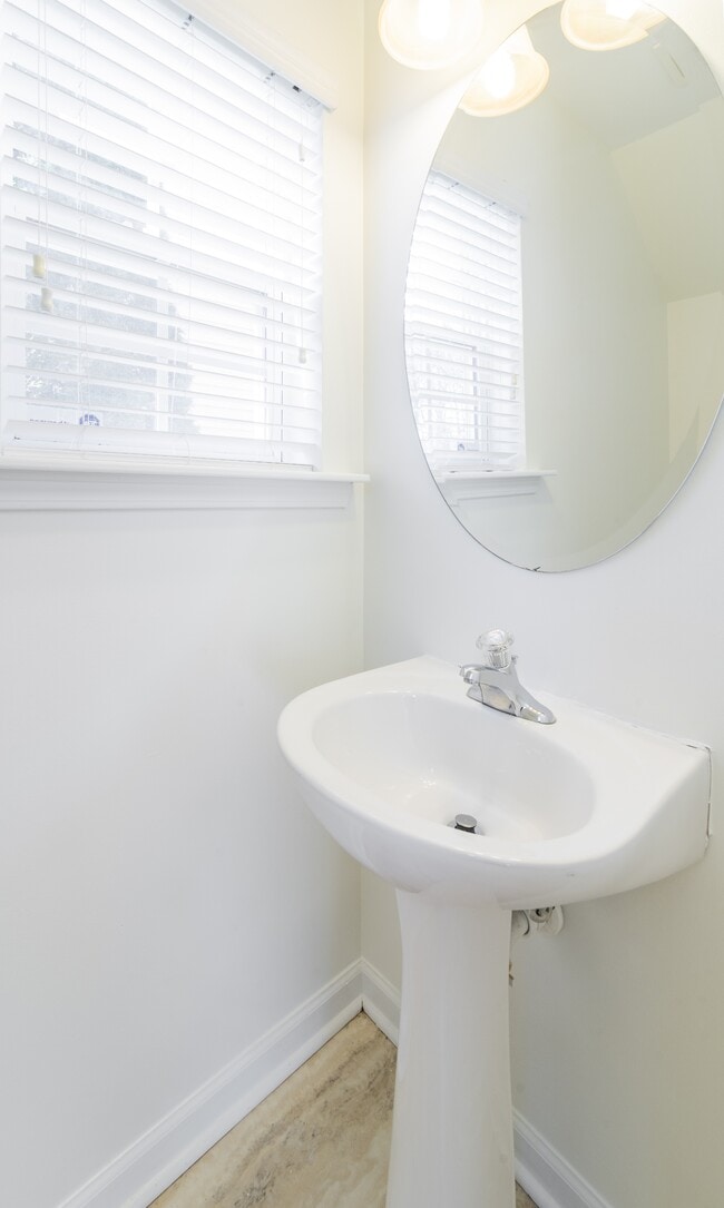 Building Photo - 18457 Streamline Ct