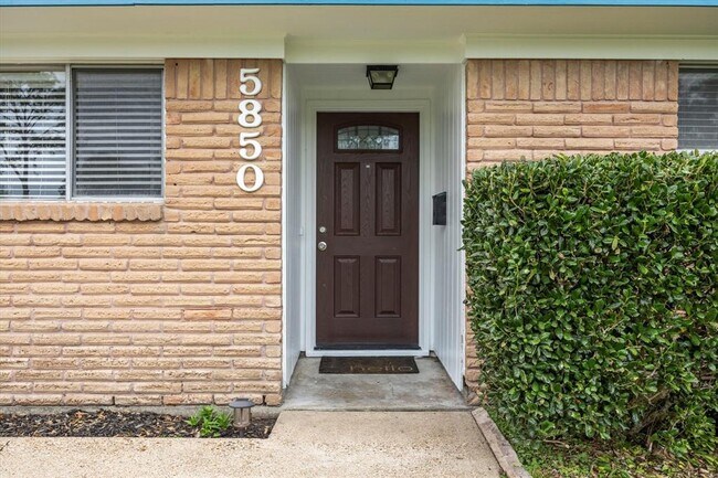 Building Photo - 5850 Ettrick Dr