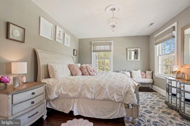 Building Photo - 1031 Pine Hill Rd