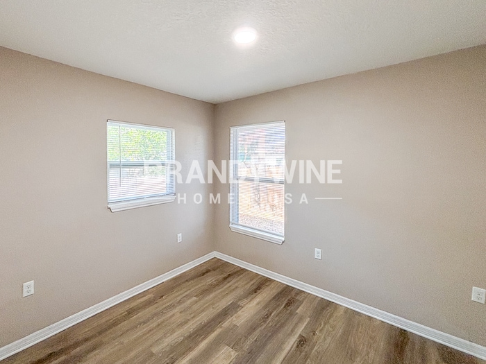 Building Photo - 2911 6th Ave S