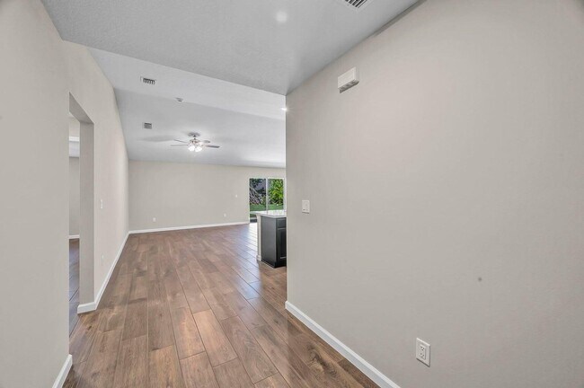 Building Photo - 574 NW Bayshore Blvd