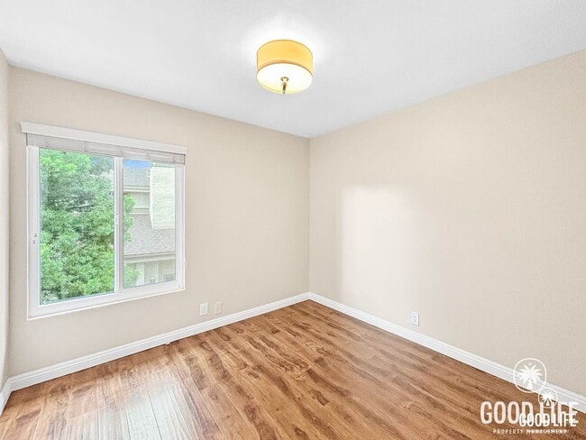 Building Photo - Beautiful 3B/2.5BA W/ Attached 2 Car Garage, A/C, & W/D in La Jolla!