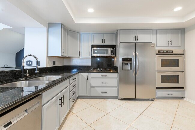 Building Photo - 11667 Gorham Ave