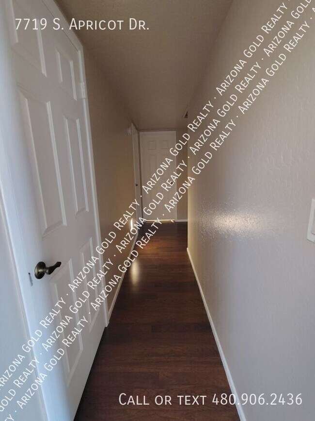 Building Photo - 7719 S Apricot Dr