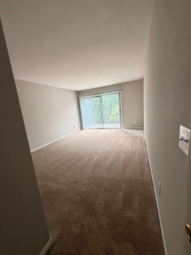 Building Photo - 310 Orchard Trace Ln