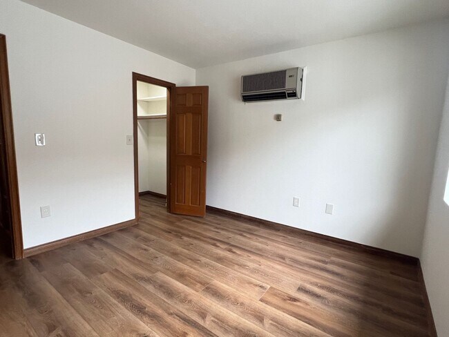 Building Photo - Los Caballeros #312 - Leasing only