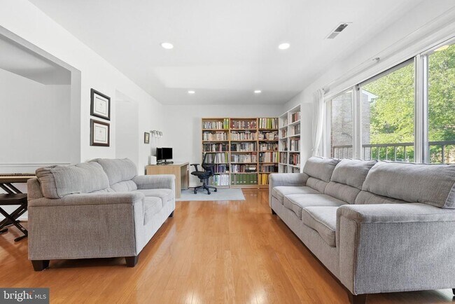 Building Photo - 3695 Persimmon Cir