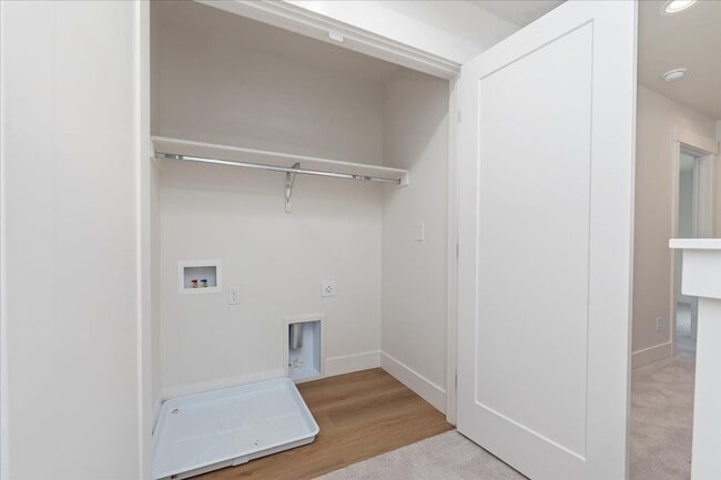 Building Photo - BRAND NEW 3 bed 3.5 bath townhouse