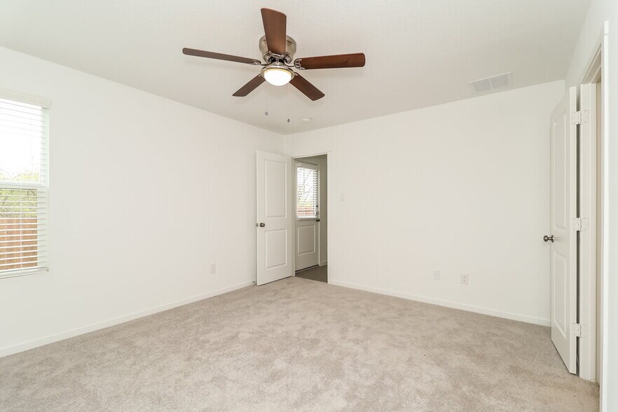 Building Photo - 118 Willow Wy