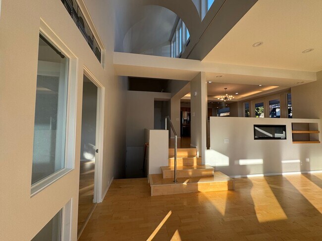 Building Photo - Breathtaking views of Chuckanut Bay!!