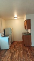 Building Photo - 2408 Williams Creek Rd