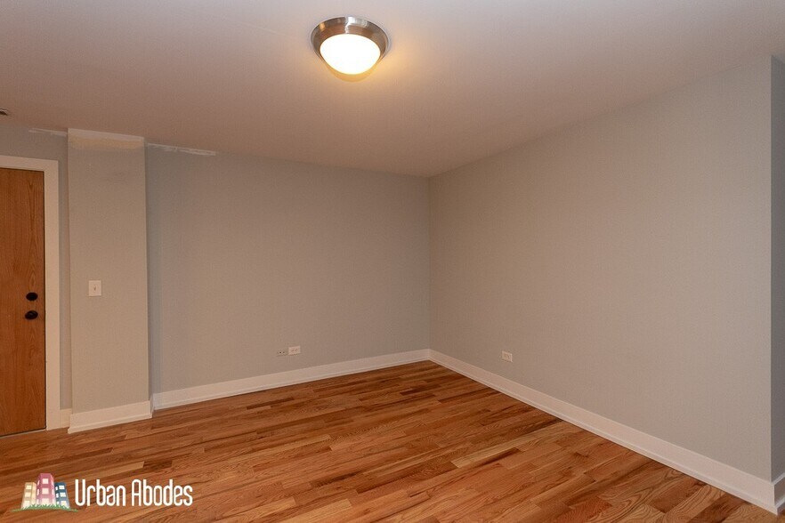 Building Photo - 556 W Arlington Pl