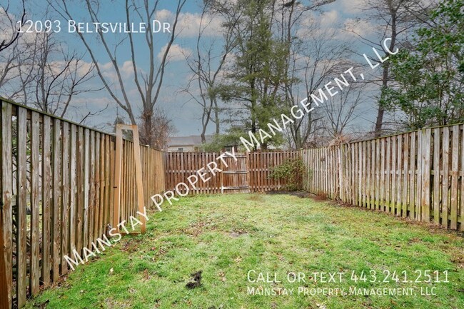 Building Photo - Updated 3 Bedroom Townhome W/ Fenced Yard!