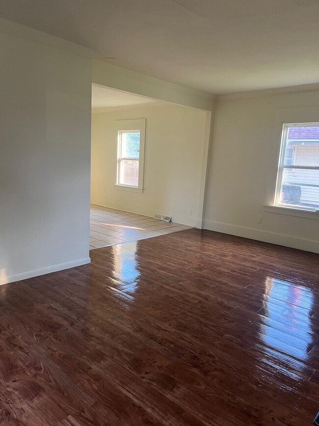 Building Photo - 1349 Yates Ave