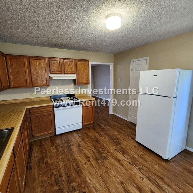 Building Photo - 505 4th Ave SW