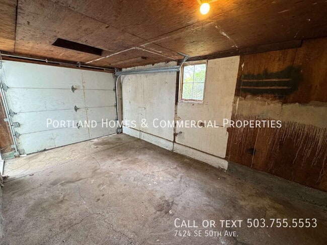 Building Photo - 7424 SE 50th Ave