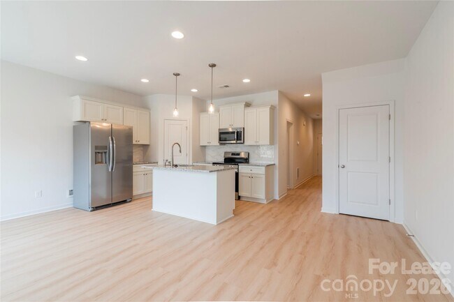 Building Photo - 2719 Capitol Dr