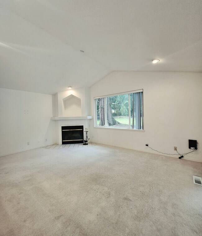 Building Photo - ***PENDING APPLICATION***Single Level 3 Bedroom, 2.5 Bath Spacious Home For Rent in Port Ludlow!
