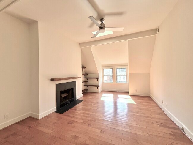 Primary Photo - 1413 Hopkins St NW