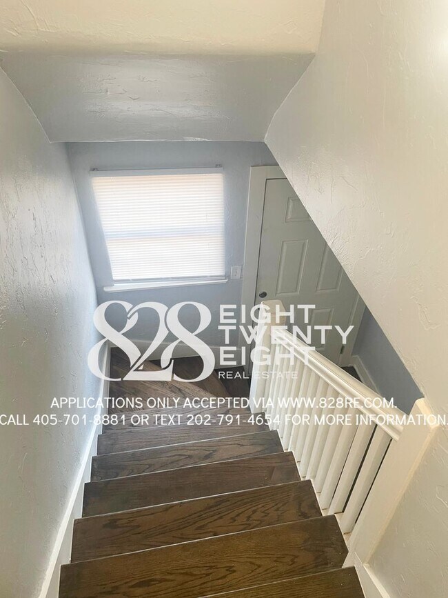 Building Photo - Historic 2nd Level Apartment Minutes from the Plaza District in OKC!