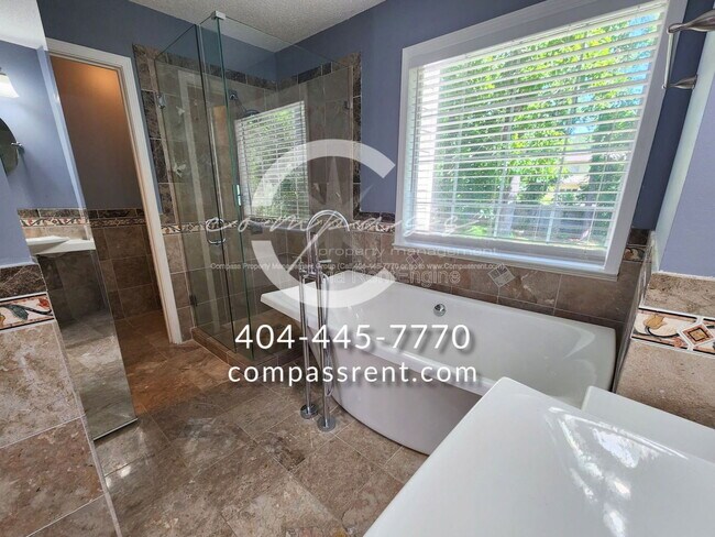 Building Photo - 2277 Wickingham Dr NE