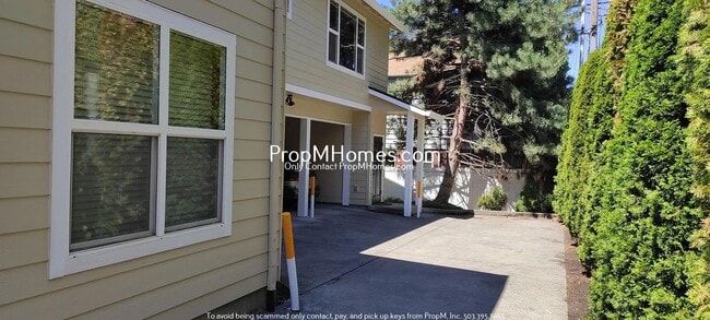 Building Photo - 2507 E Burnside St