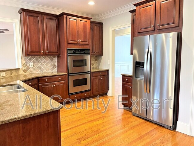 Building Photo - 895 Lenox Rd NE