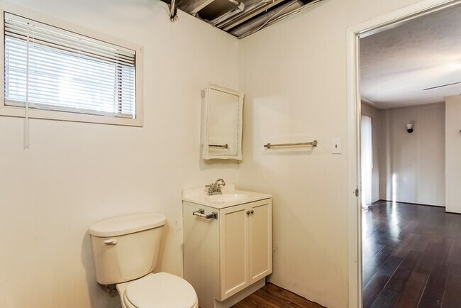 Building Photo - 5354 Dixieland Rd