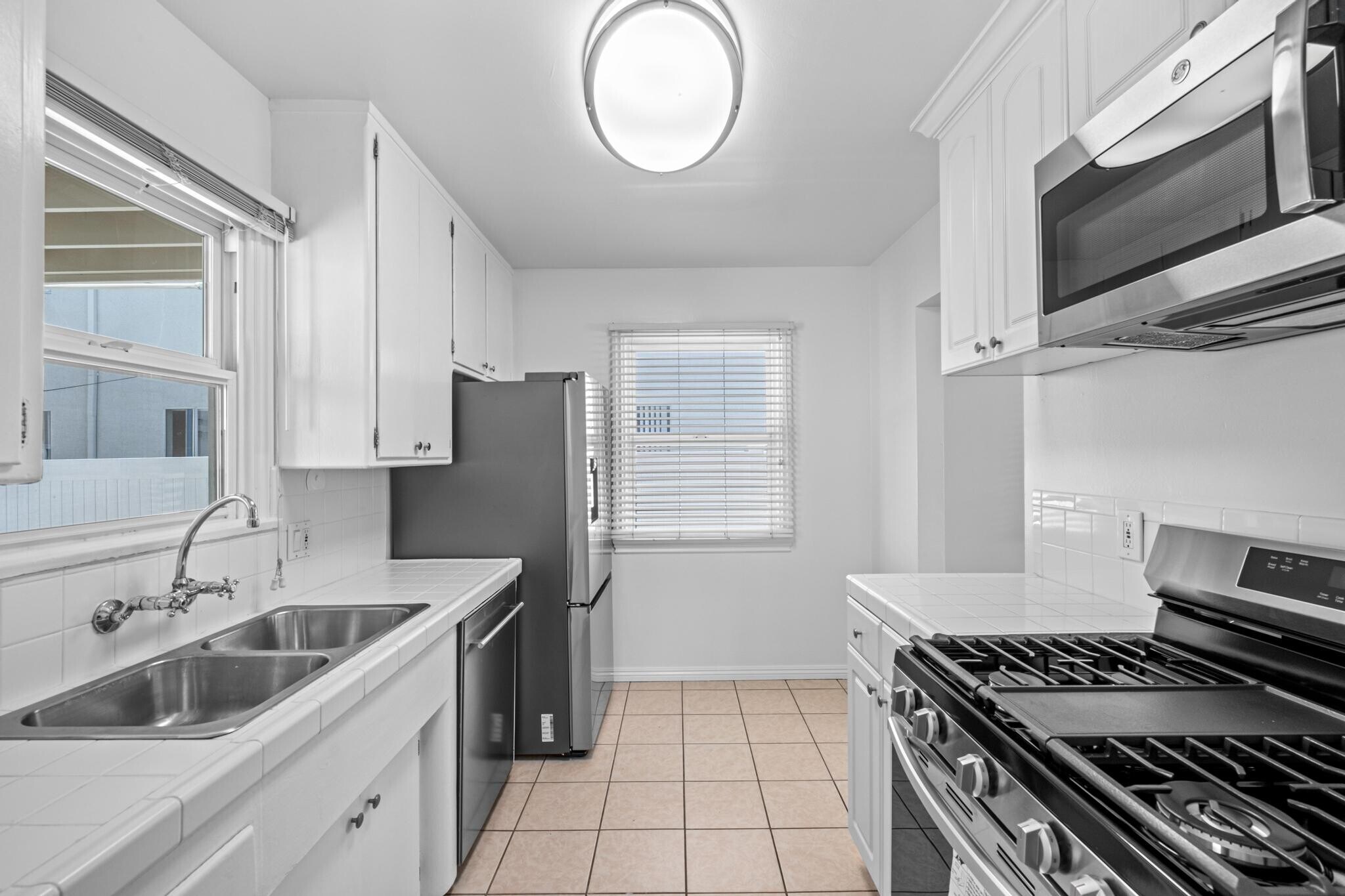 Building Photo - 2211 Nelson Ave