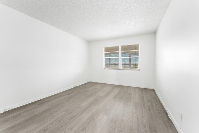 Building Photo - 4006 Cornwall Dr