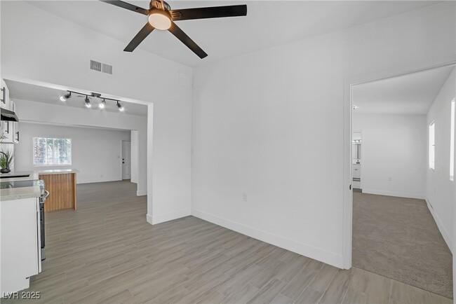 Building Photo - 1608 E McDonald Ave
