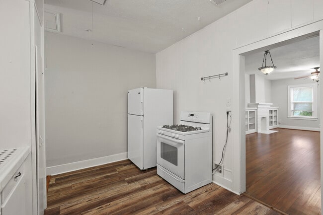 Building Photo - 5930 Velasco Ave