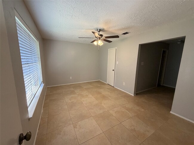 Building Photo - 2815 Fir Crest Ct