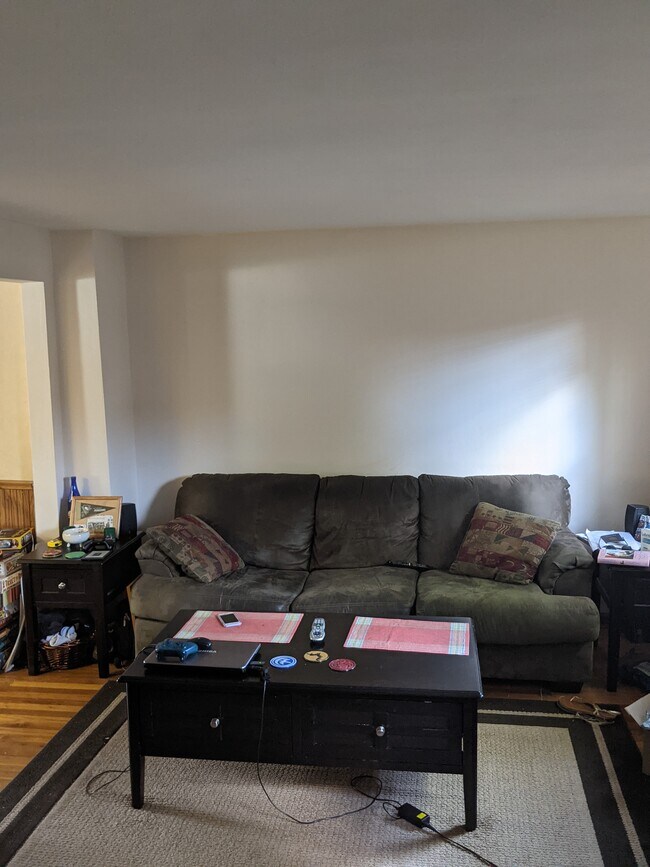 Living room - 189 Newman St