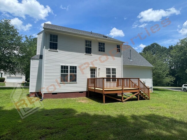 Building Photo - Beautiful 3 Bedroom 2 Car-Garage Home w/ H...