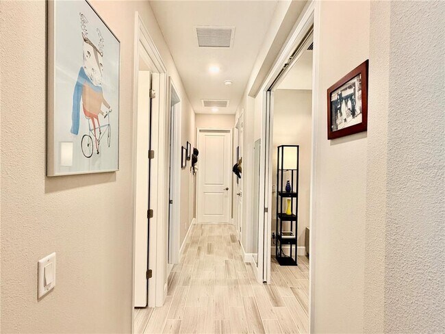 Building Photo - 6111 Mesa Gln