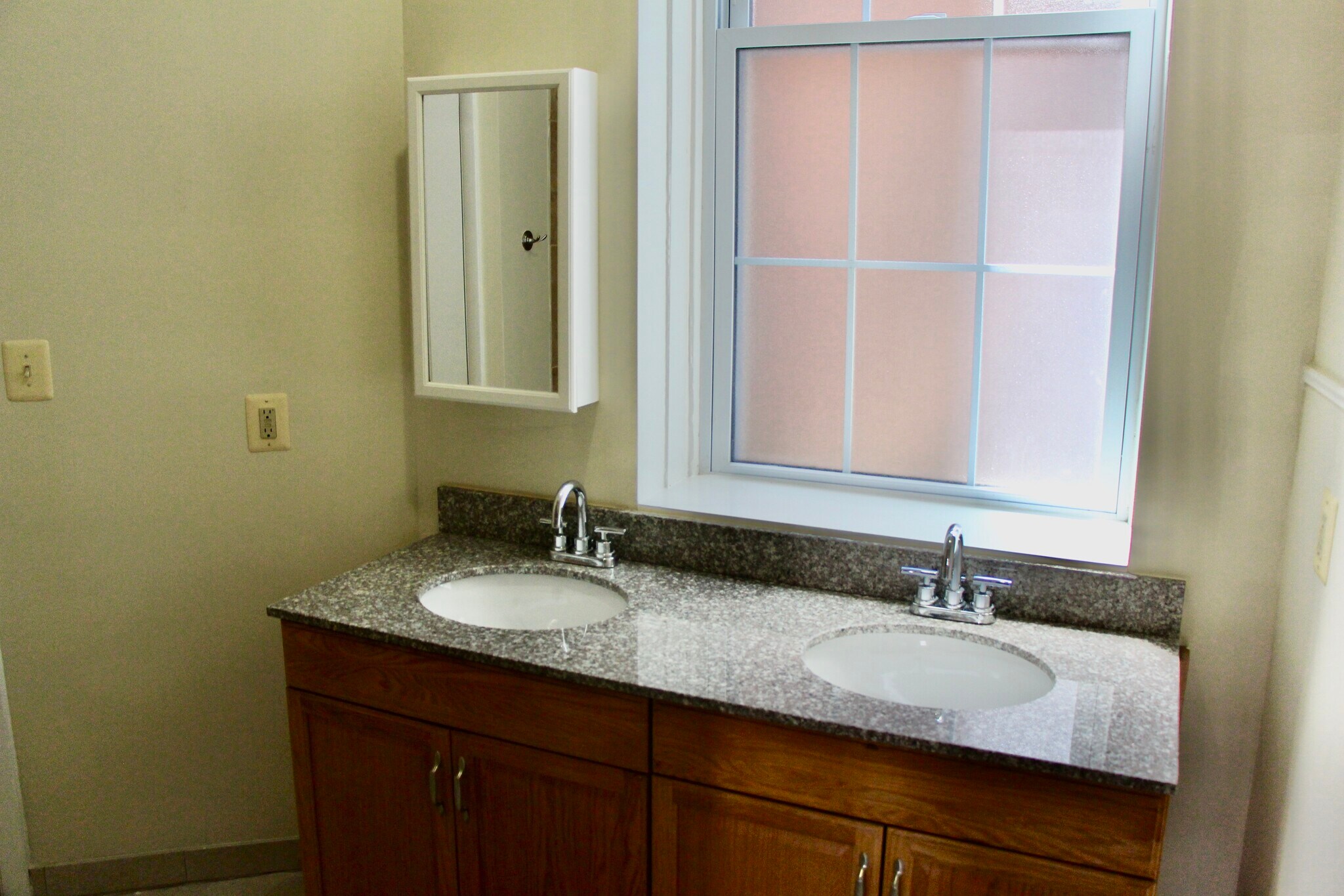 Master bathroom - 526 St Paul St