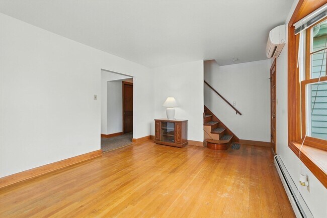 Building Photo - 178 Massasoit Rd