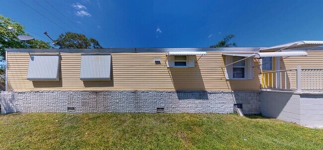 Building Photo - 10728 Poplar St NE