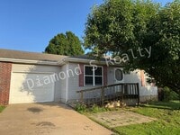 Building Photo - 1501 W Rainey St