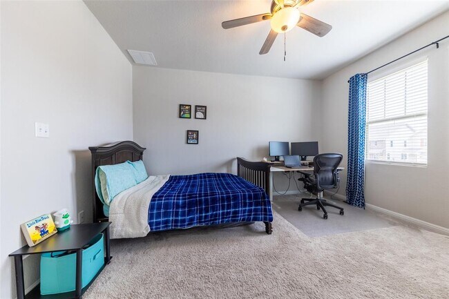 Building Photo - 2440 Berryville Ln