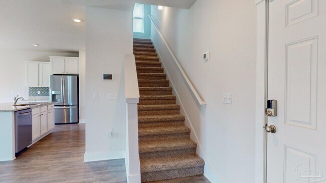 Building Photo - 5865 Danbury Blvd