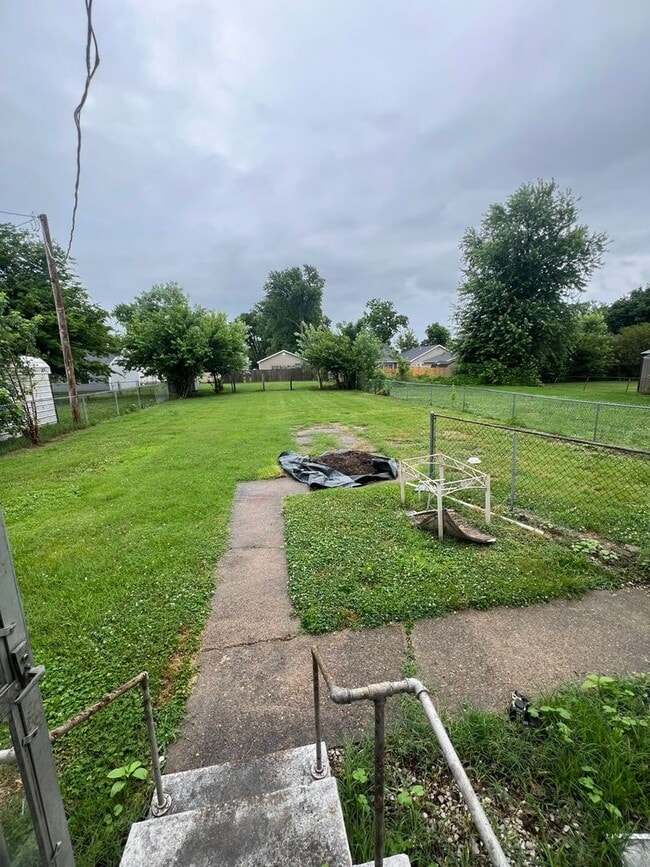 Building Photo - FOR RENT - 2 Bed, 1 Bath on Rose Ave
