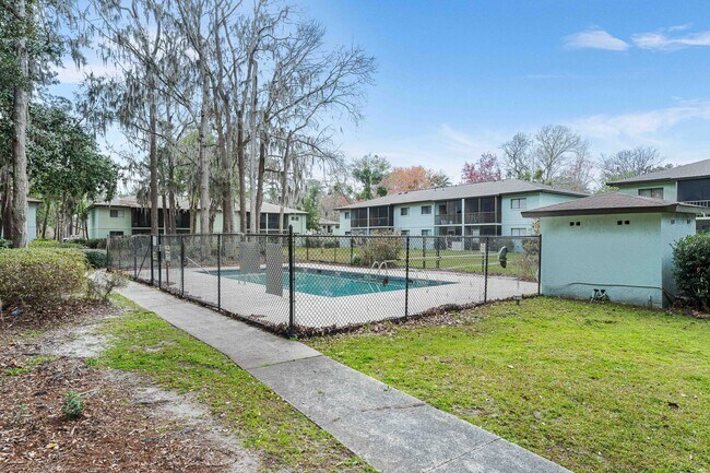 Building Photo - Move-In Ready 2 BR/ 2BA Condo on Southside close to Truman
