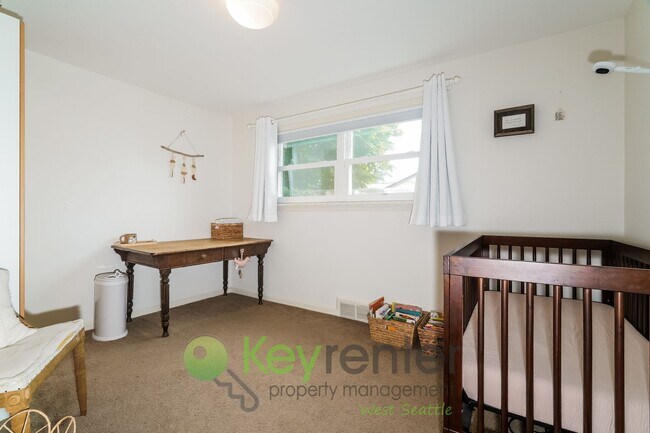 Building Photo - Your West Seattle Retreat – Hot Tub, Firep...